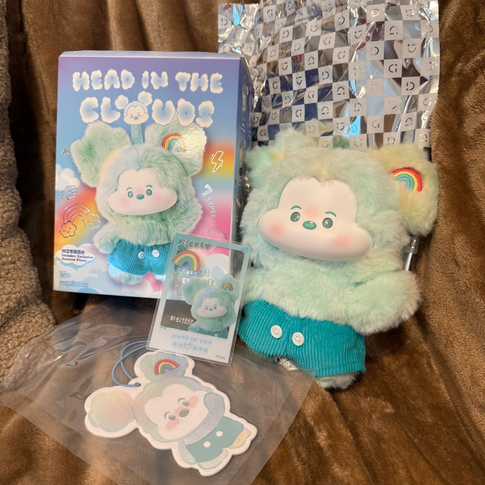 Miniso Disney Head in the Clouds Leisure Rainbow viny face keychain